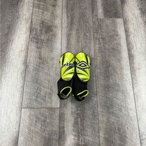 Umbro Kids Yellow Shin‎ Guards